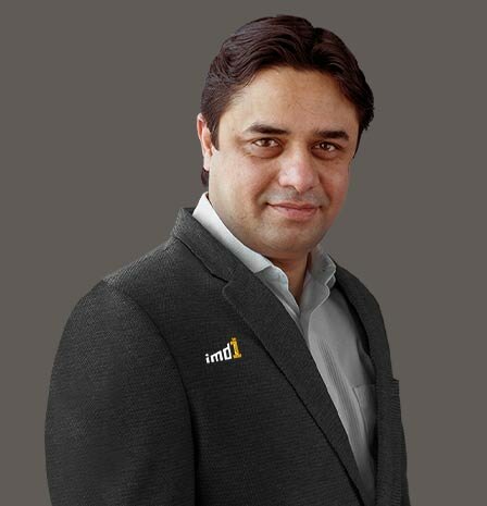 Dr. Caesar Sengupta is a globally renowned and acclaimed Wildlife Conservation Photographer