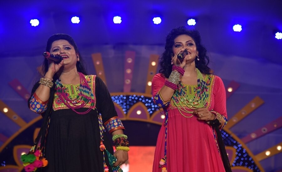 It is always 'Sing’o’Clock' for Preeti & Pinky: Indipop Queens of Navratri It is always 'Sing’o’Clock' for Preeti & Pinky: Indipop Queens of Navratri